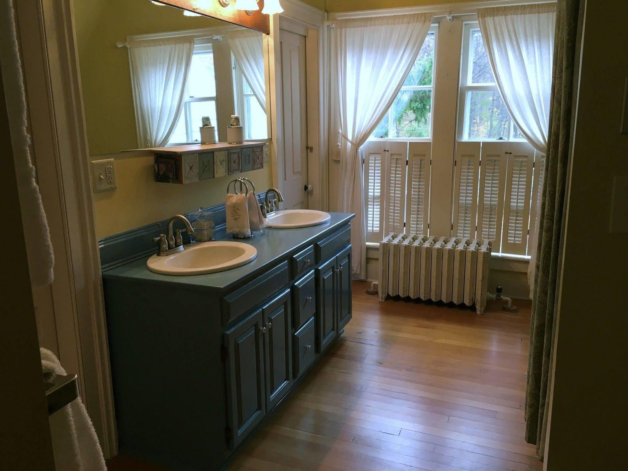 Dreamhouse Country Inn Bristol Esterno foto