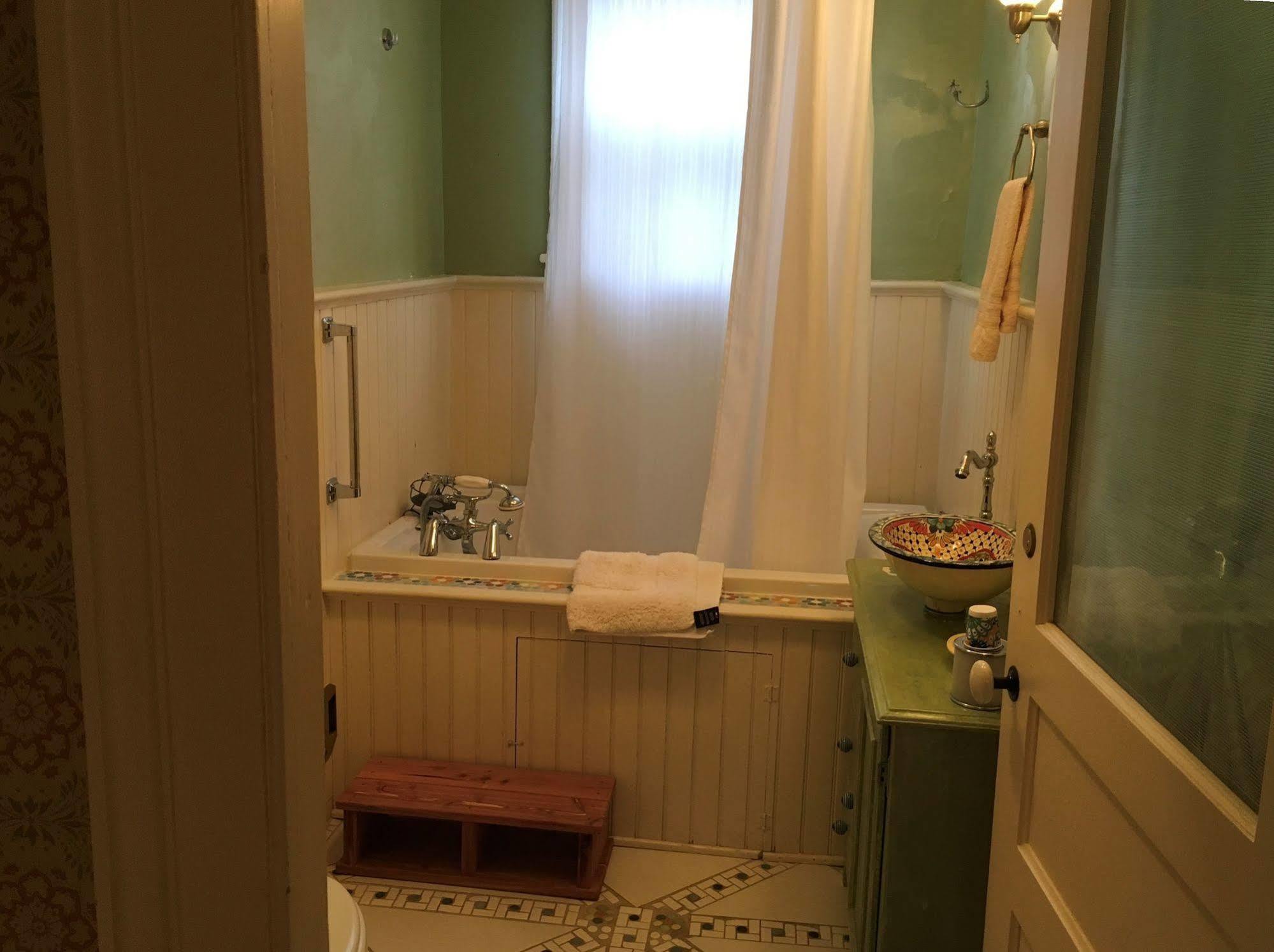 Dreamhouse Country Inn Bristol Esterno foto
